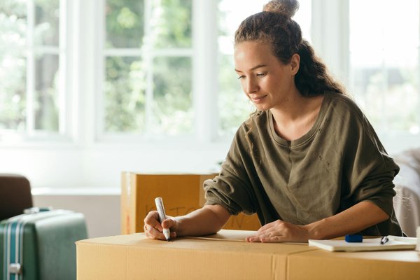 Découvrez la table haute 4 pieds : style et fonctionnalité réunis